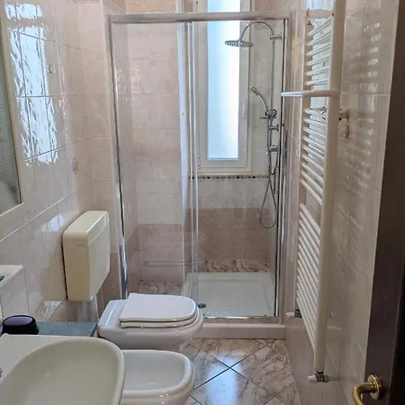 Apartment Iva's Spacious & Comfy W Balcony, Free Parking *