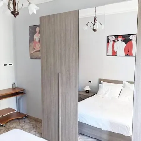 Iva's Spacious & Comfy W Balcony, Free Parking Apartment *
